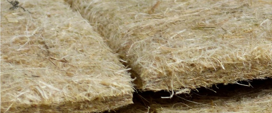 Nahaufnahme der Faserstruktur und Schnittkanten von Hanfmatten